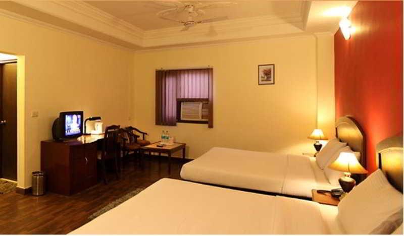 Fabexpress Grand Shoba Hotel New Delhi Exterior photo